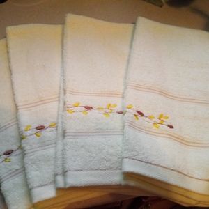 Set of 4 Fall Leaf Color Hand towels